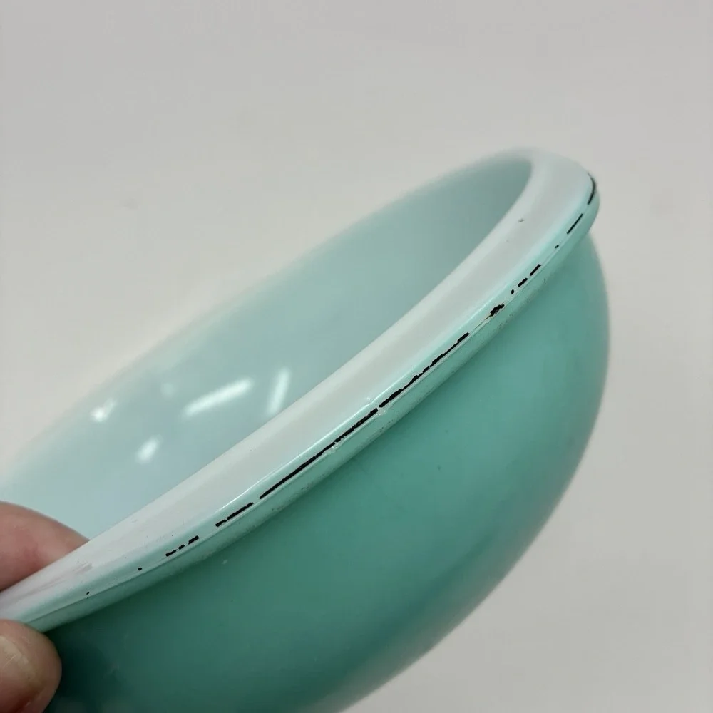 Vintage PYREX 024 Turquoise Glass Casserole Dish w Lid 2 QT Robins Egg Blue
